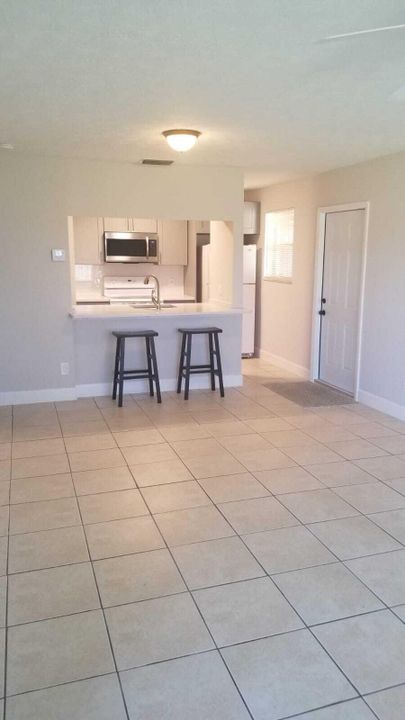 Active With Contract: $1,790 (2 beds, 2 baths, 967 Square Feet)