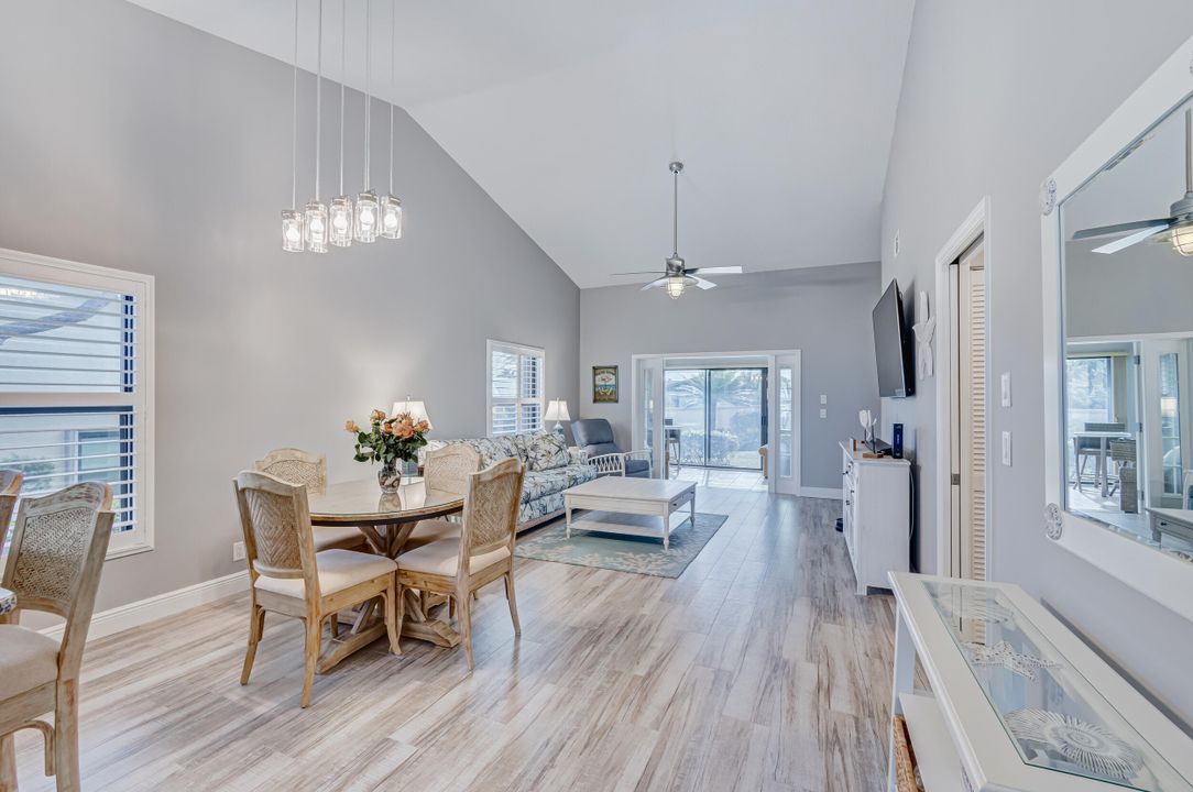 Active With Contract: $399,900 (2 beds, 2 baths, 1306 Square Feet)