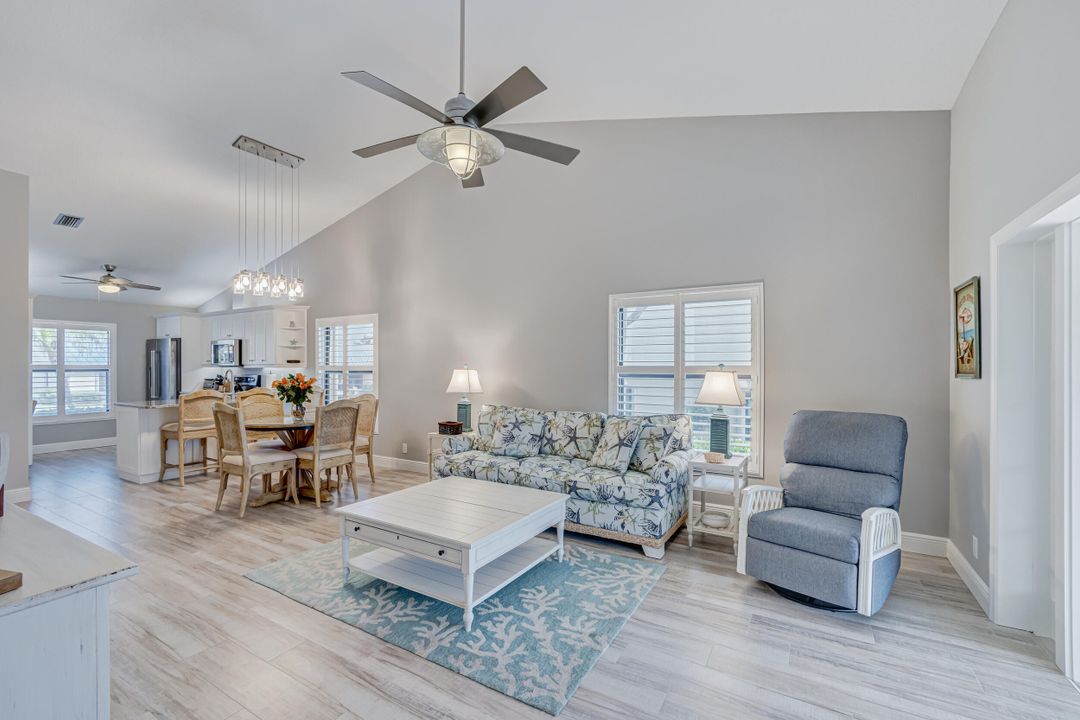 Active With Contract: $399,900 (2 beds, 2 baths, 1306 Square Feet)