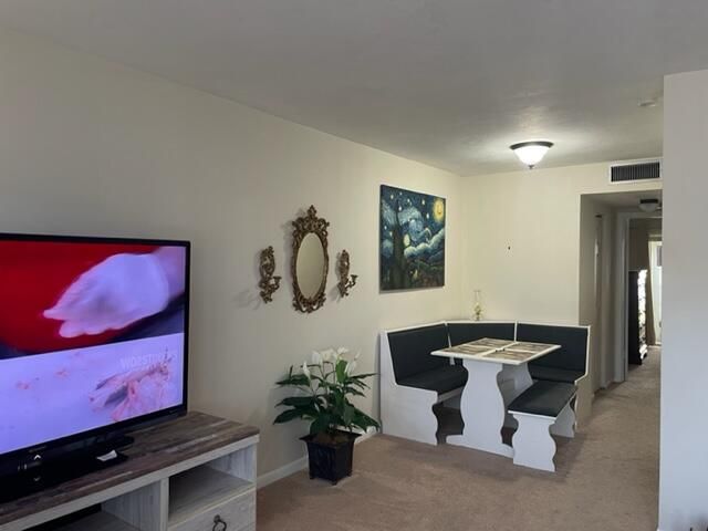 Active With Contract: $1,290 (1 beds, 1 baths, 612 Square Feet)