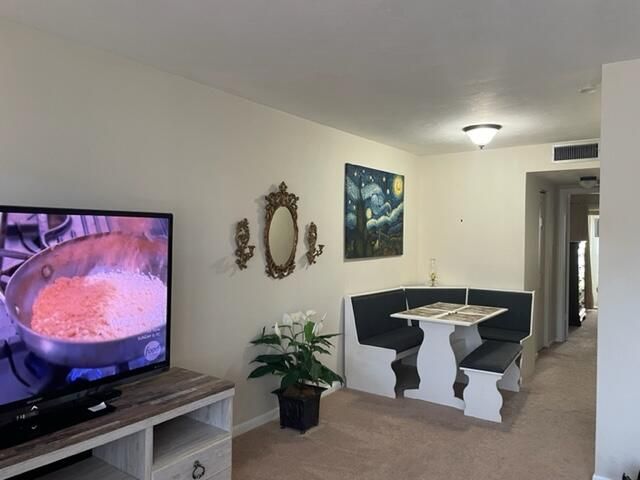 Active With Contract: $1,290 (1 beds, 1 baths, 612 Square Feet)