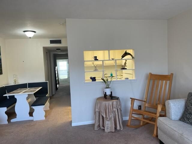 Active With Contract: $1,290 (1 beds, 1 baths, 612 Square Feet)