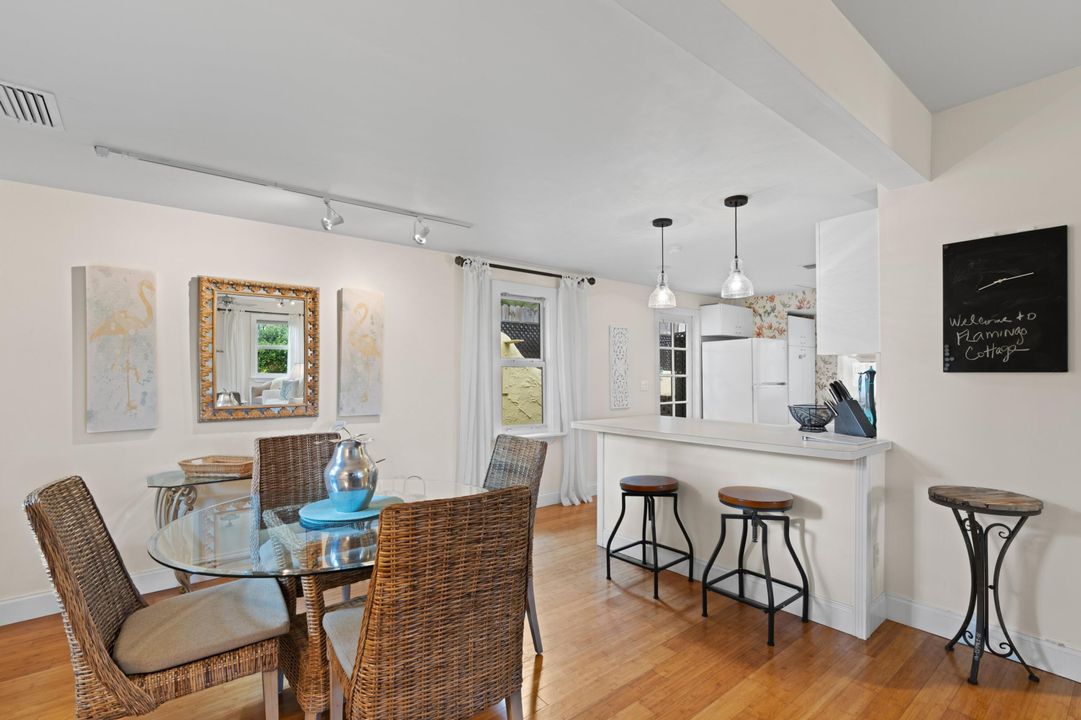 Active With Contract: $525,000 (1 beds, 1 baths, 818 Square Feet)