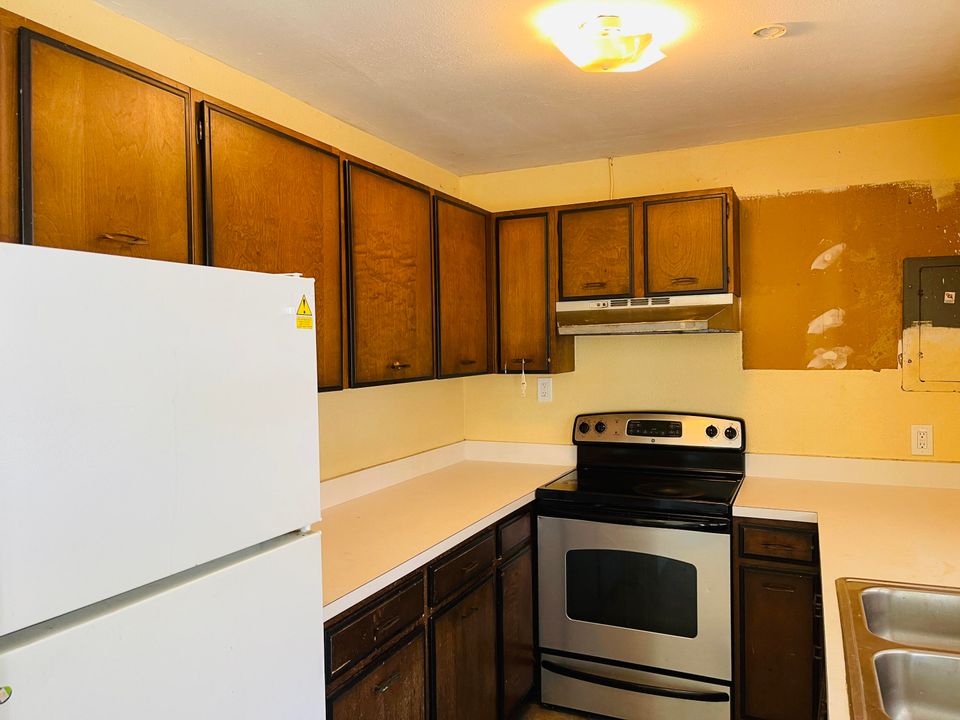 Active With Contract: $189,900 (2 beds, 1 baths, 962 Square Feet)