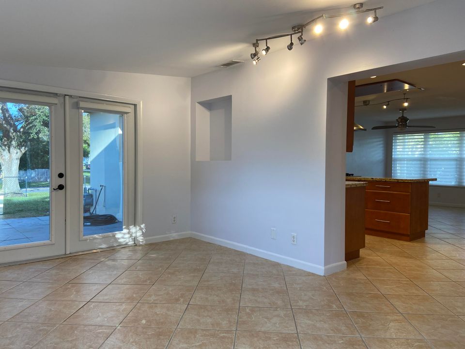 Active With Contract: $3,195 (3 beds, 2 baths, 1230 Square Feet)