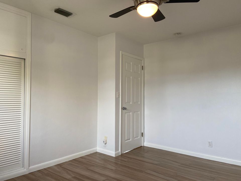 Active With Contract: $3,195 (3 beds, 2 baths, 1230 Square Feet)