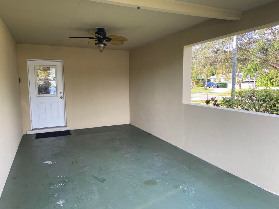 Active With Contract: $3,195 (3 beds, 2 baths, 1230 Square Feet)