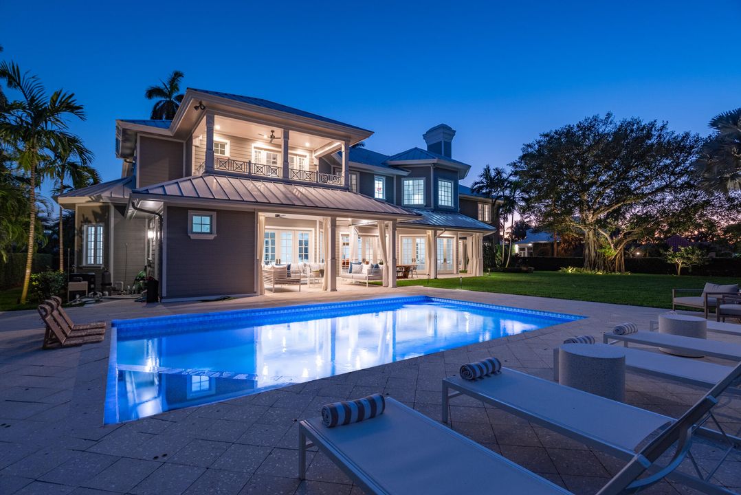 Vendido Recientemente: $6,995,000 (5 camas, 6 baños, 5824 Pies cuadrados)