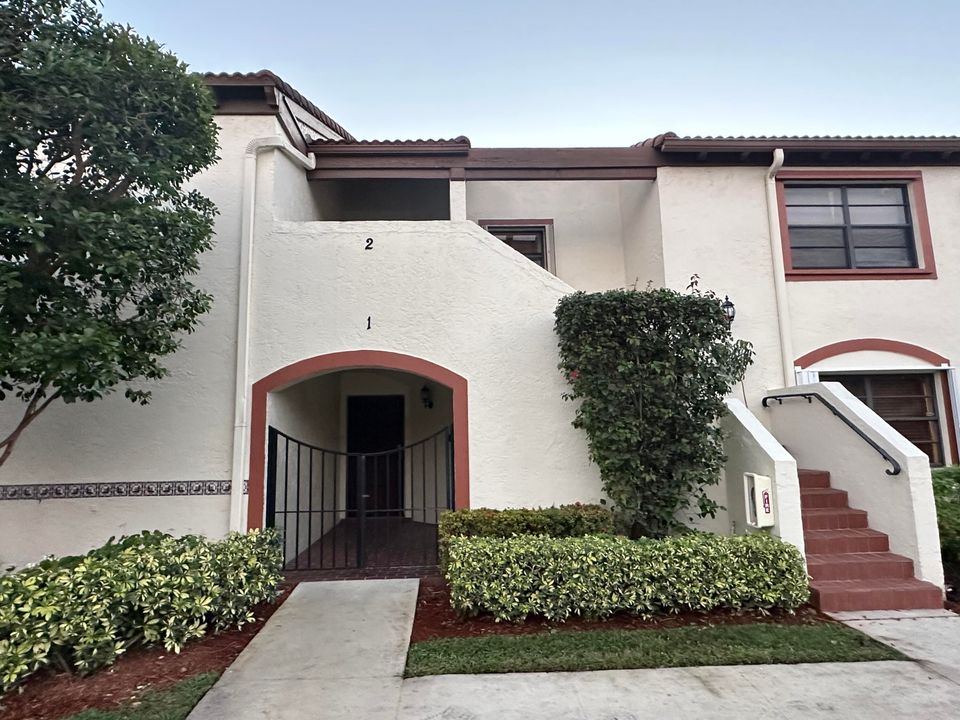 Active With Contract: $309,000 (3 beds, 2 baths, 1450 Square Feet)