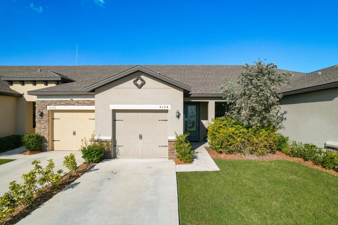 Vendido Recientemente: $265,000 (2 camas, 2 baños, 1286 Pies cuadrados)