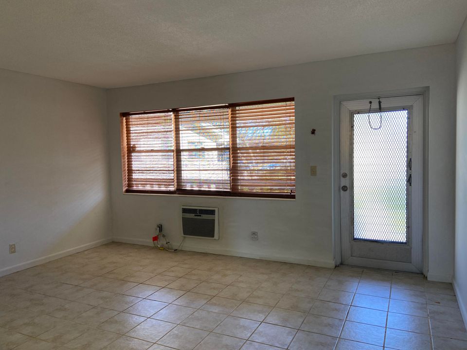 Active With Contract: $76,000 (1 beds, 1 baths, 532 Square Feet)