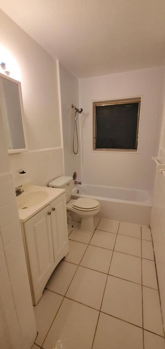 Active With Contract: $2,100 (2 beds, 1 baths, 900 Square Feet)