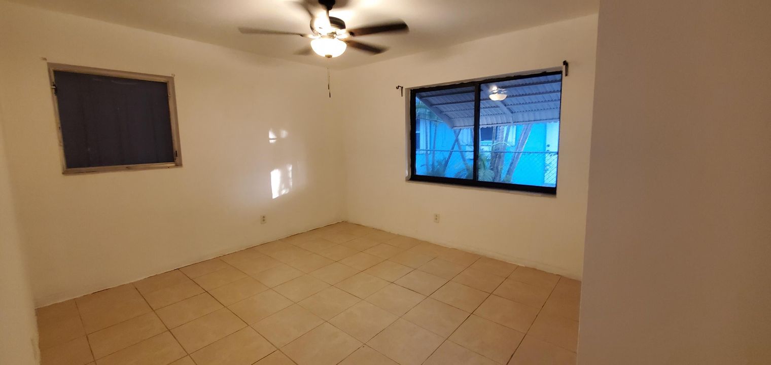 Active With Contract: $2,100 (2 beds, 1 baths, 900 Square Feet)