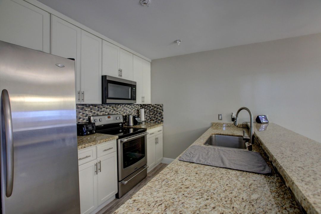 Active With Contract: $2,600 (3 beds, 2 baths, 1570 Square Feet)