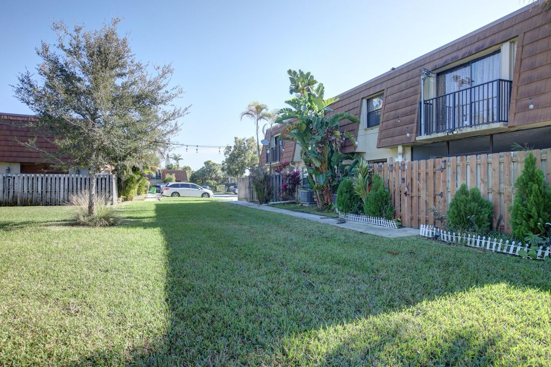 Active With Contract: $2,600 (3 beds, 2 baths, 1570 Square Feet)