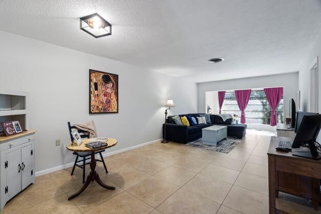 Active With Contract: $179,000 (2 beds, 2 baths, 1175 Square Feet)
