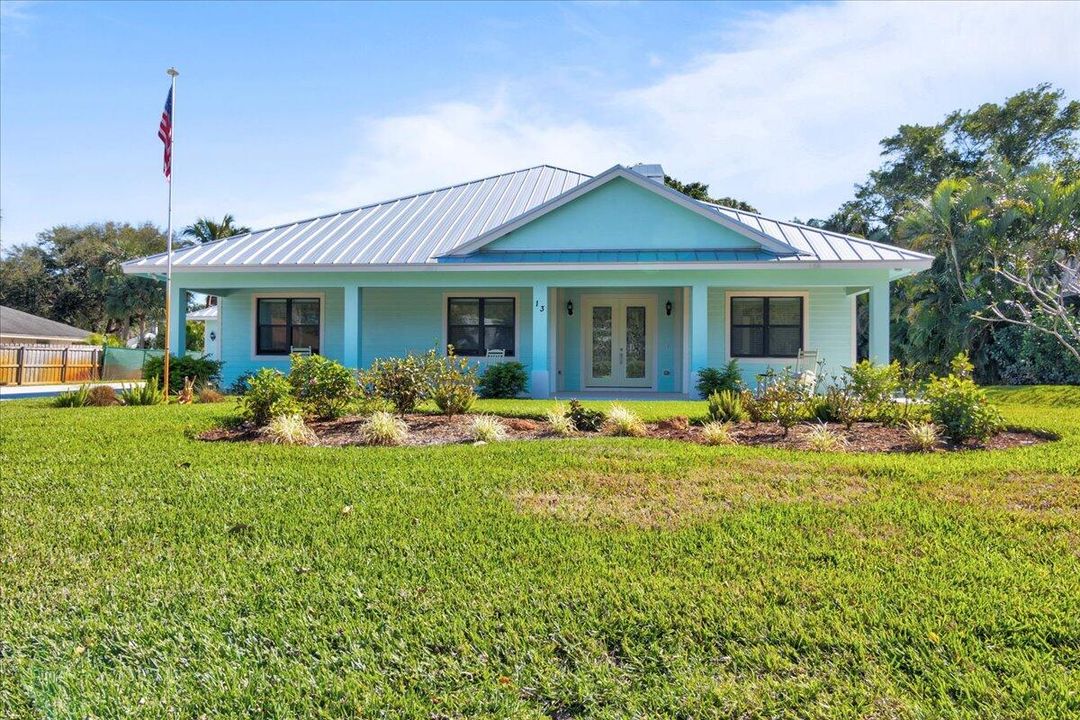 Recently Sold: $2,000,000 (3 beds, 3 baths, 2526 Square Feet)