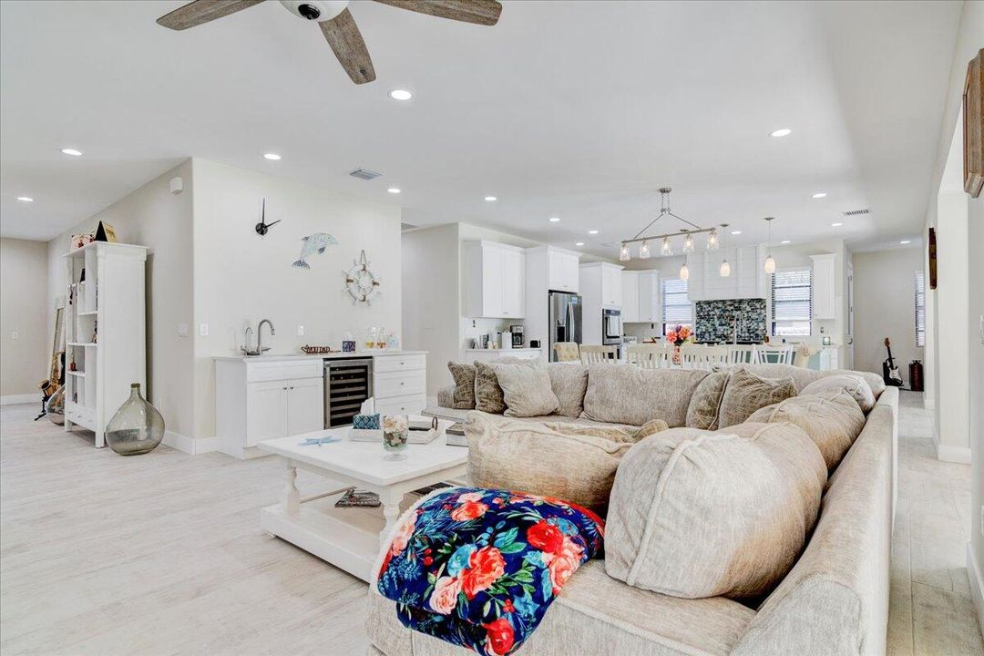 Recently Sold: $2,000,000 (3 beds, 3 baths, 2526 Square Feet)