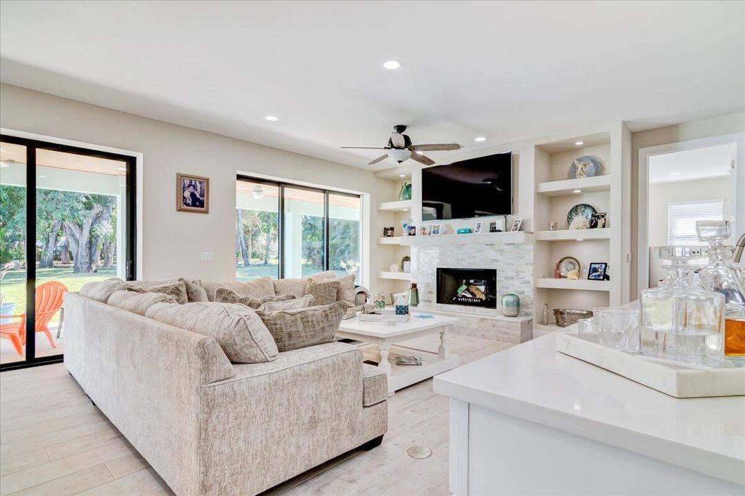 Recently Sold: $2,000,000 (3 beds, 3 baths, 2526 Square Feet)