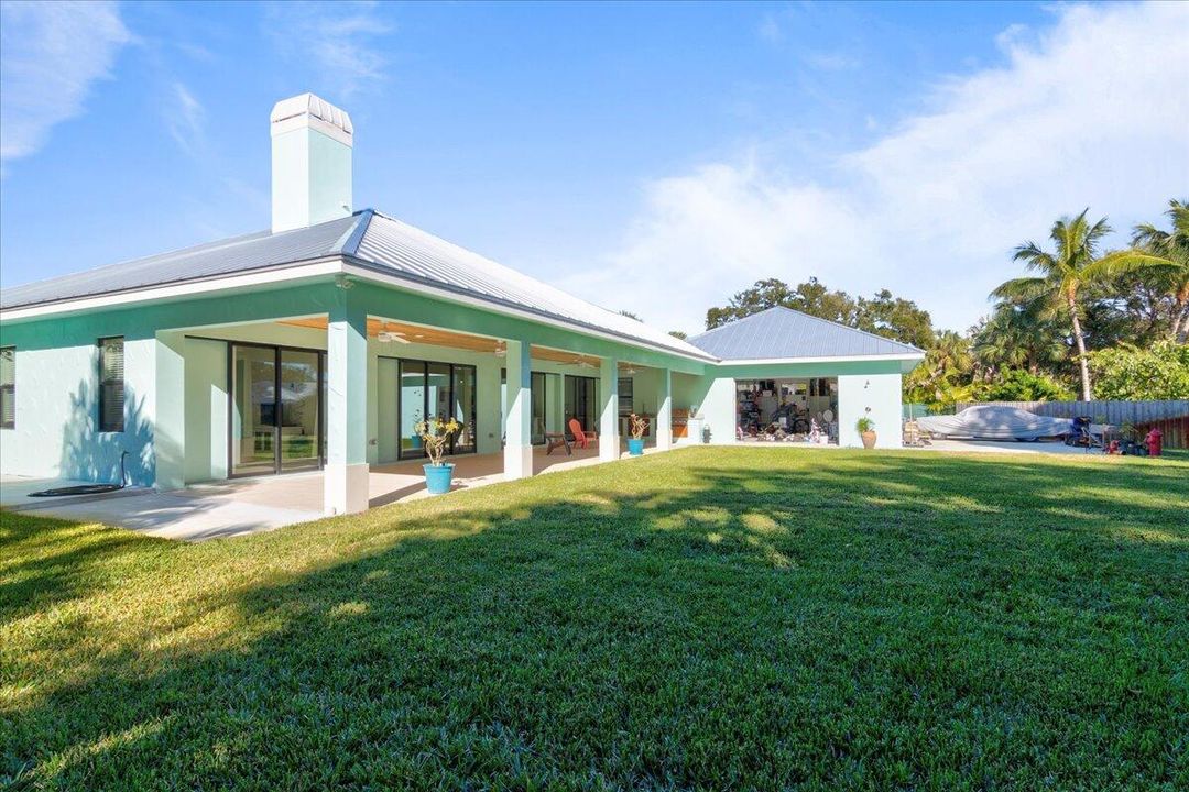 Recently Sold: $2,000,000 (3 beds, 3 baths, 2526 Square Feet)