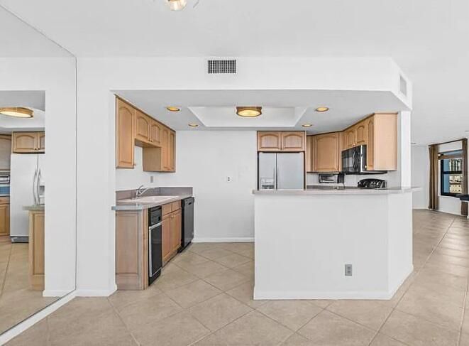 Active With Contract: $3,925 (2 beds, 2 baths, 1533 Square Feet)