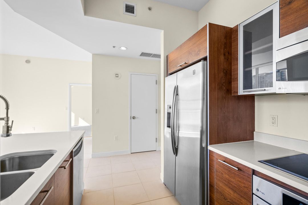 Active With Contract: $345,000 (1 beds, 1 baths, 614 Square Feet)