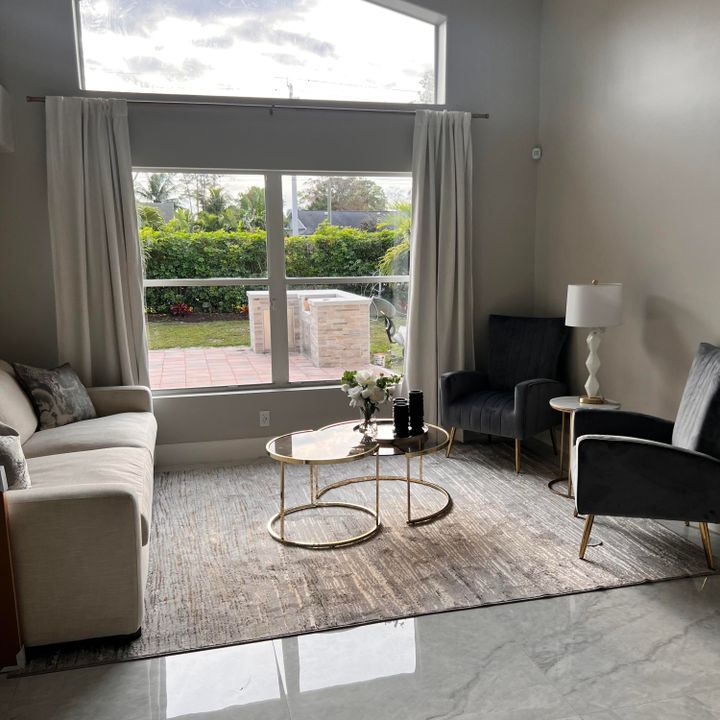 Active With Contract: $7,200 (3 beds, 2 baths, 1647 Square Feet)