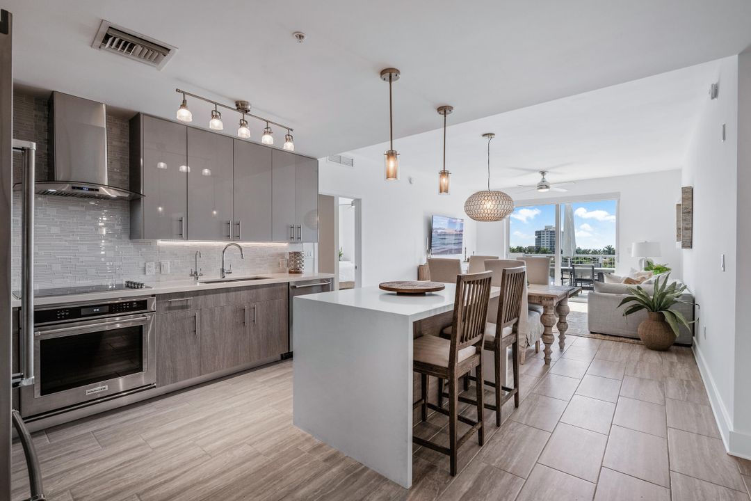 Recently Sold: $1,275,000 (2 beds, 2 baths, 1195 Square Feet)