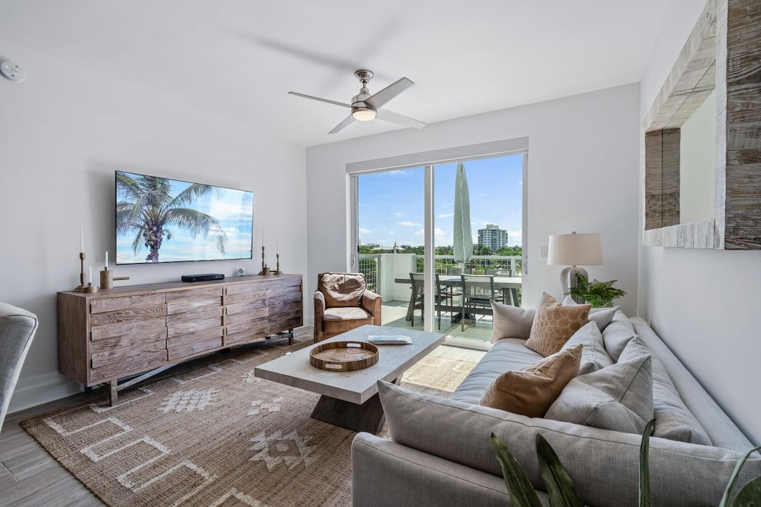 Recently Sold: $1,275,000 (2 beds, 2 baths, 1195 Square Feet)