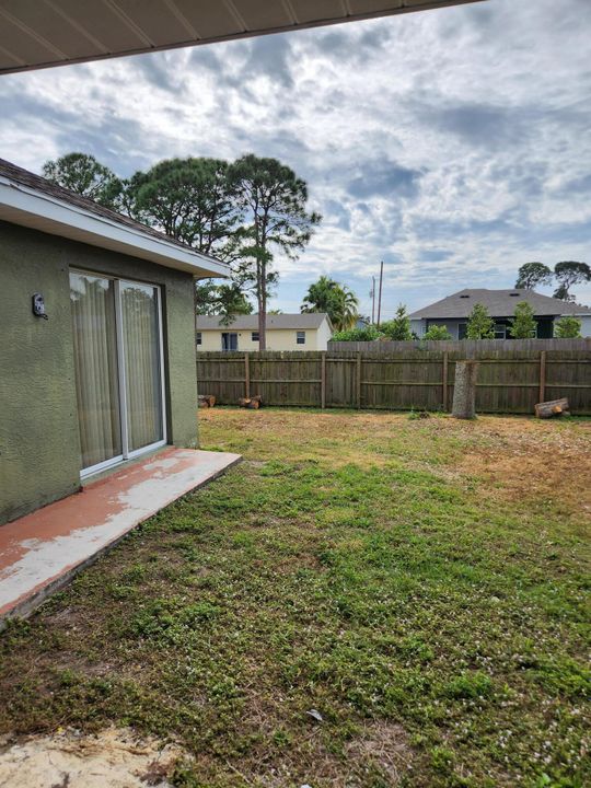 Active With Contract: $2,600 (3 beds, 2 baths, 2310 Square Feet)