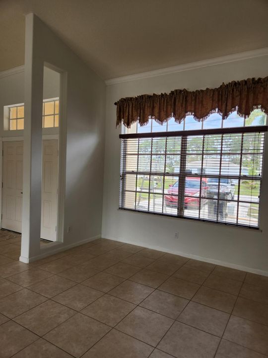 Active With Contract: $2,600 (3 beds, 2 baths, 2310 Square Feet)