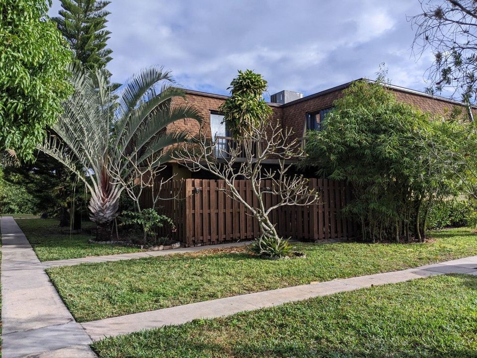 For Sale: $399,000 (2 beds, 2 baths, 1320 Square Feet)