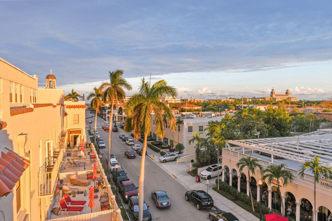 Active With Contract: $750,000 (1 beds, 1 baths, 604 Square Feet)