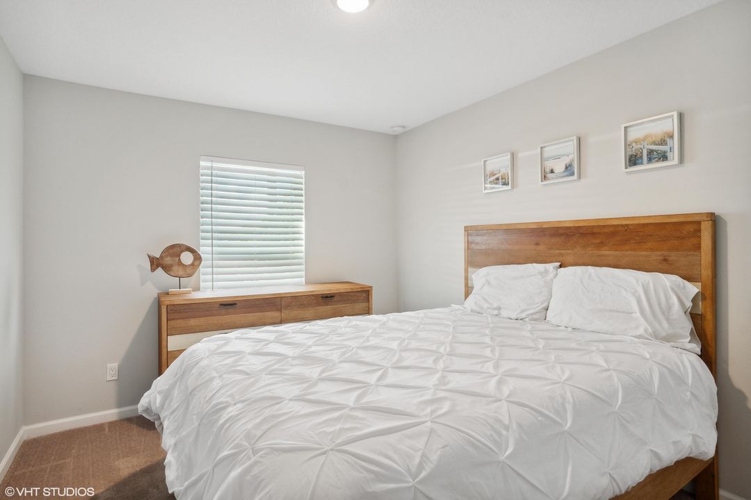 Active With Contract: $370,000 (3 beds, 2 baths, 1128 Square Feet)