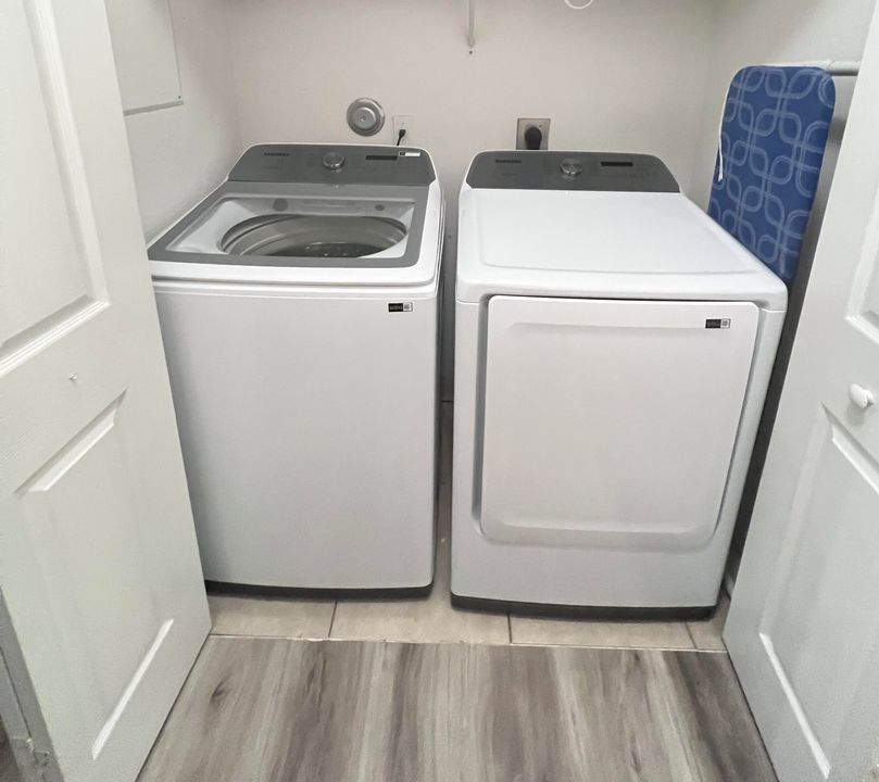 Active With Contract: $2,500 (3 beds, 2 baths, 1309 Square Feet)