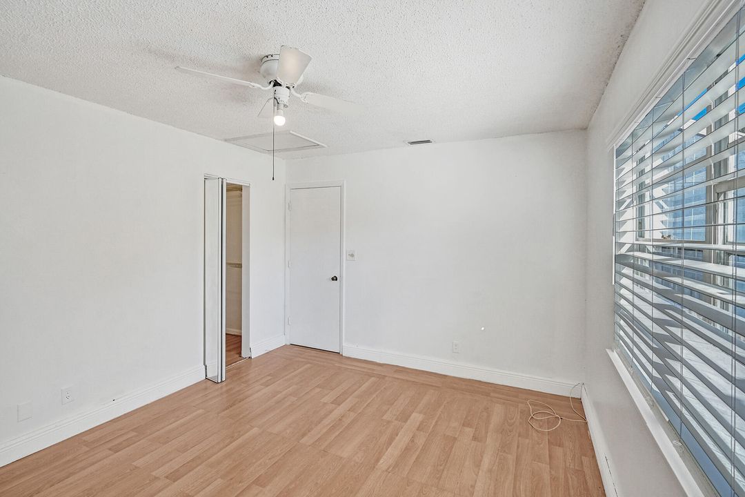 Active With Contract: $2,000 (2 beds, 2 baths, 994 Square Feet)