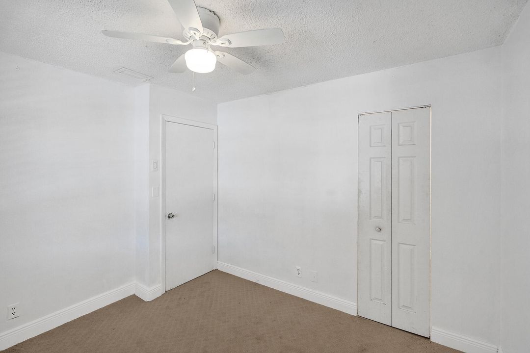 Active With Contract: $2,000 (2 beds, 2 baths, 994 Square Feet)