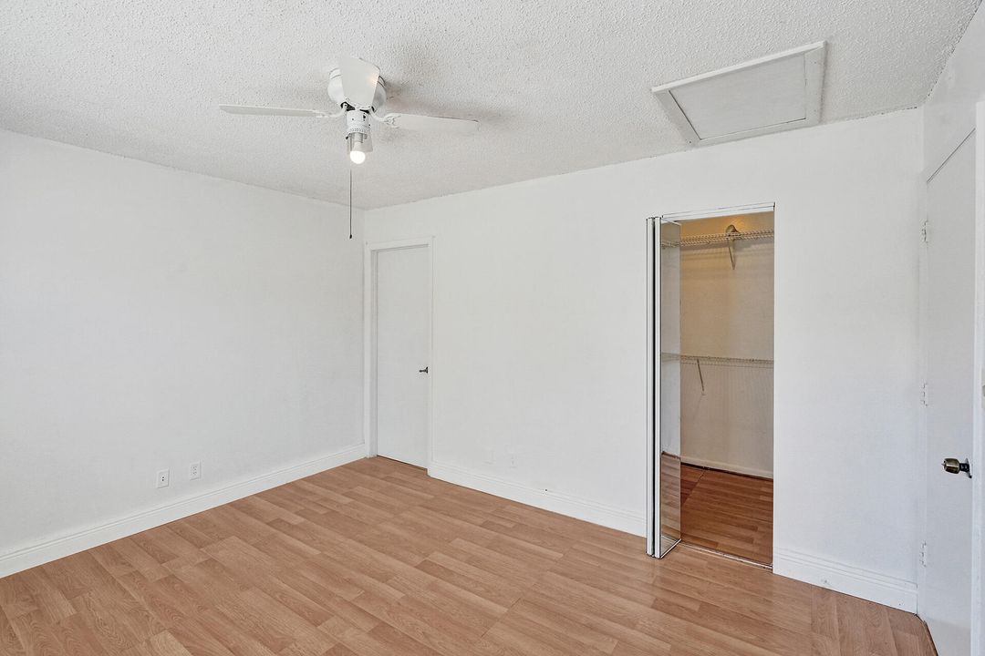 Active With Contract: $2,000 (2 beds, 2 baths, 994 Square Feet)