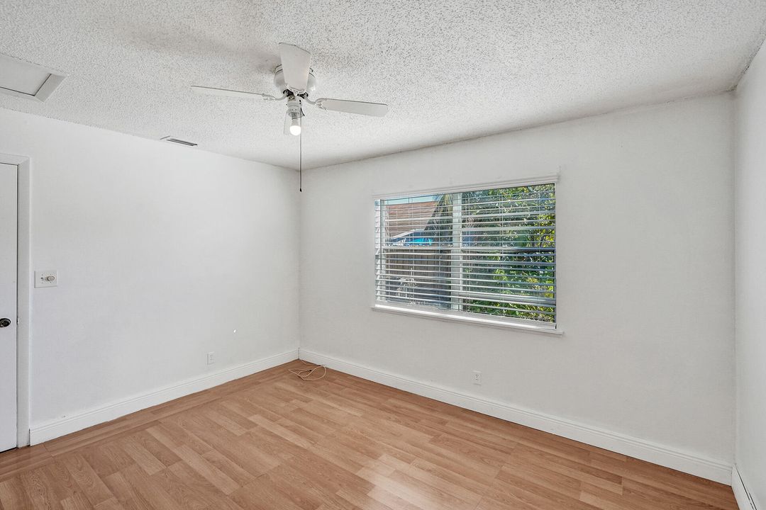 Active With Contract: $2,000 (2 beds, 2 baths, 994 Square Feet)