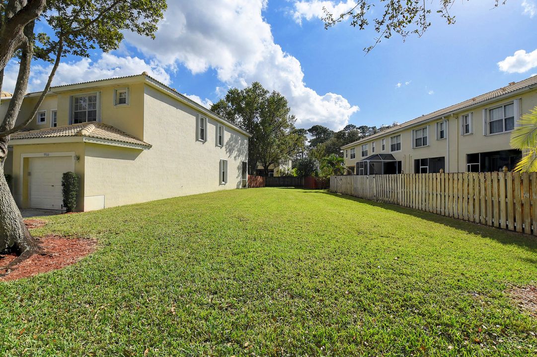 Active With Contract: $2,700 (2 beds, 2 baths, 1502 Square Feet)