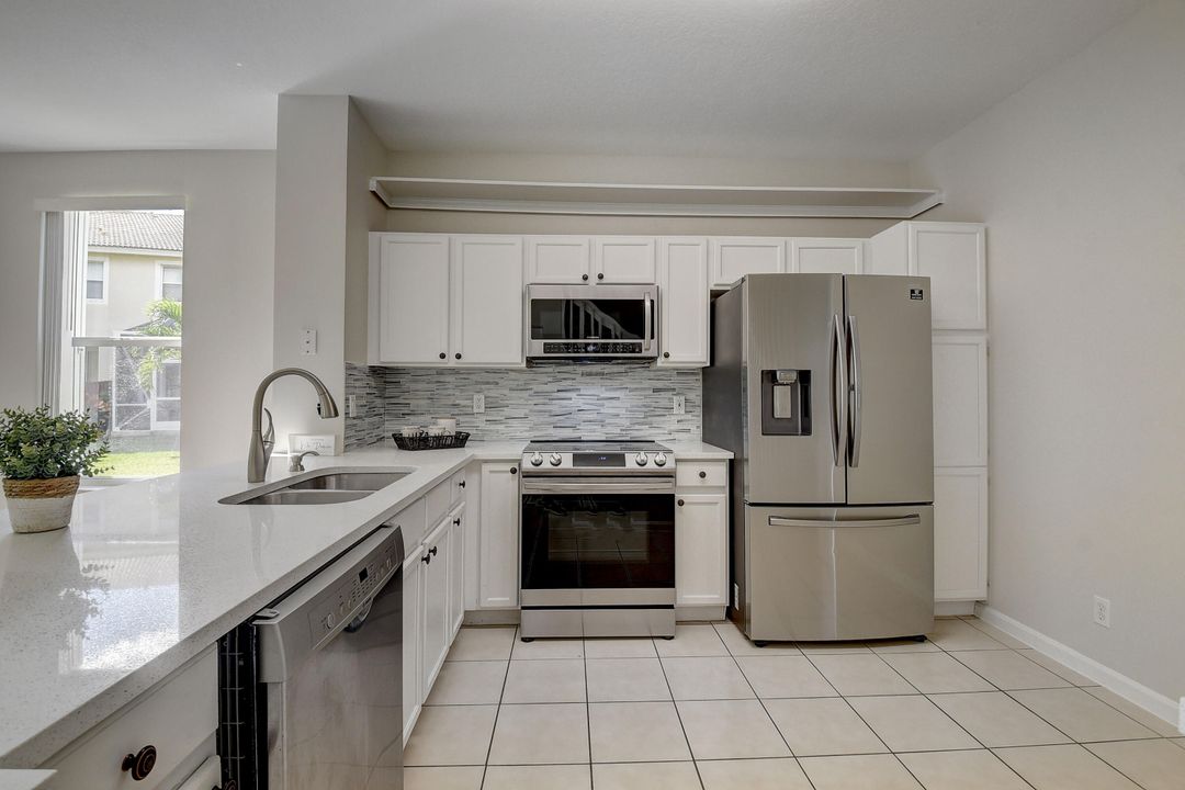 Active With Contract: $2,700 (2 beds, 2 baths, 1502 Square Feet)