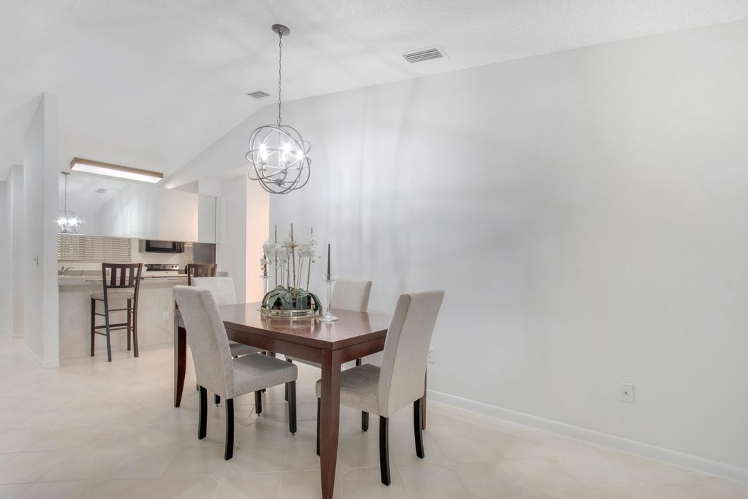 Active With Contract: $318,000 (2 beds, 2 baths, 1005 Square Feet)