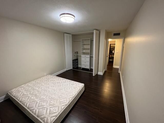 Active With Contract: $1,600 (1 beds, 1 baths, 640 Square Feet)