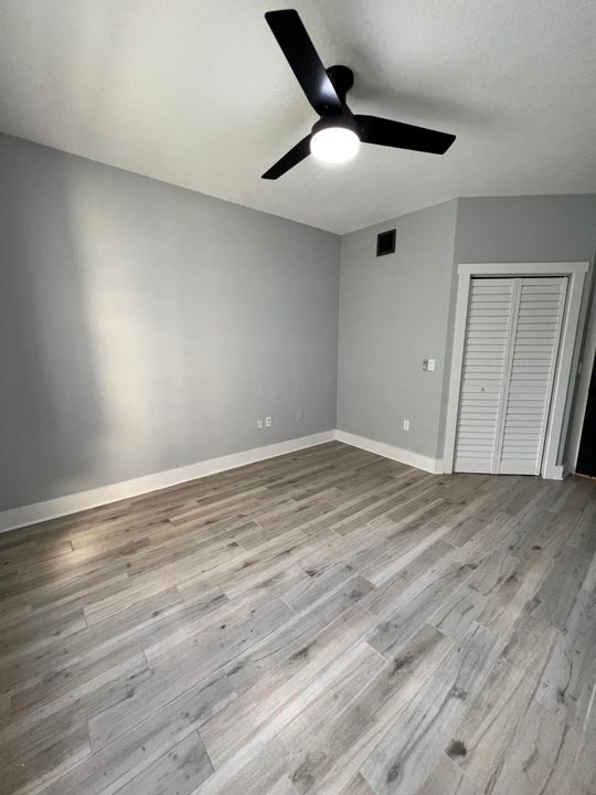 Active With Contract: $2,100 (1 beds, 1 baths, 872 Square Feet)