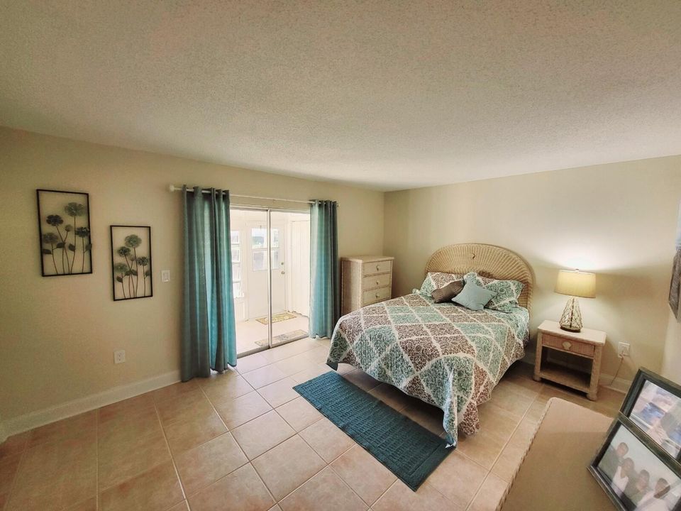 Active With Contract: $249,900 (1 beds, 1 baths, 685 Square Feet)