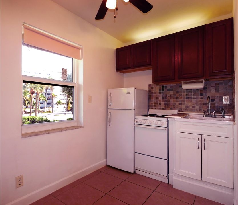 Active With Contract: $1,300 (0 beds, 1 baths, 300 Square Feet)