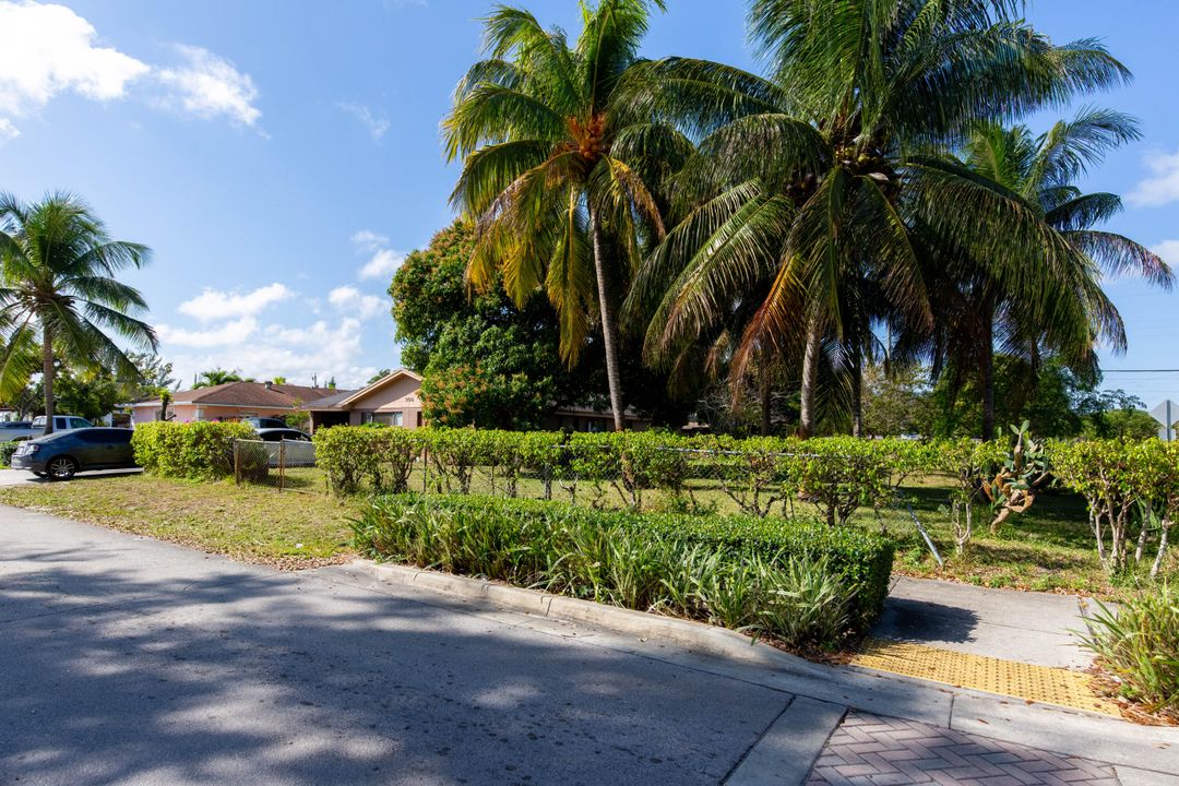 Active With Contract: $220,000 (5 beds, 2 baths, 1274 Square Feet)