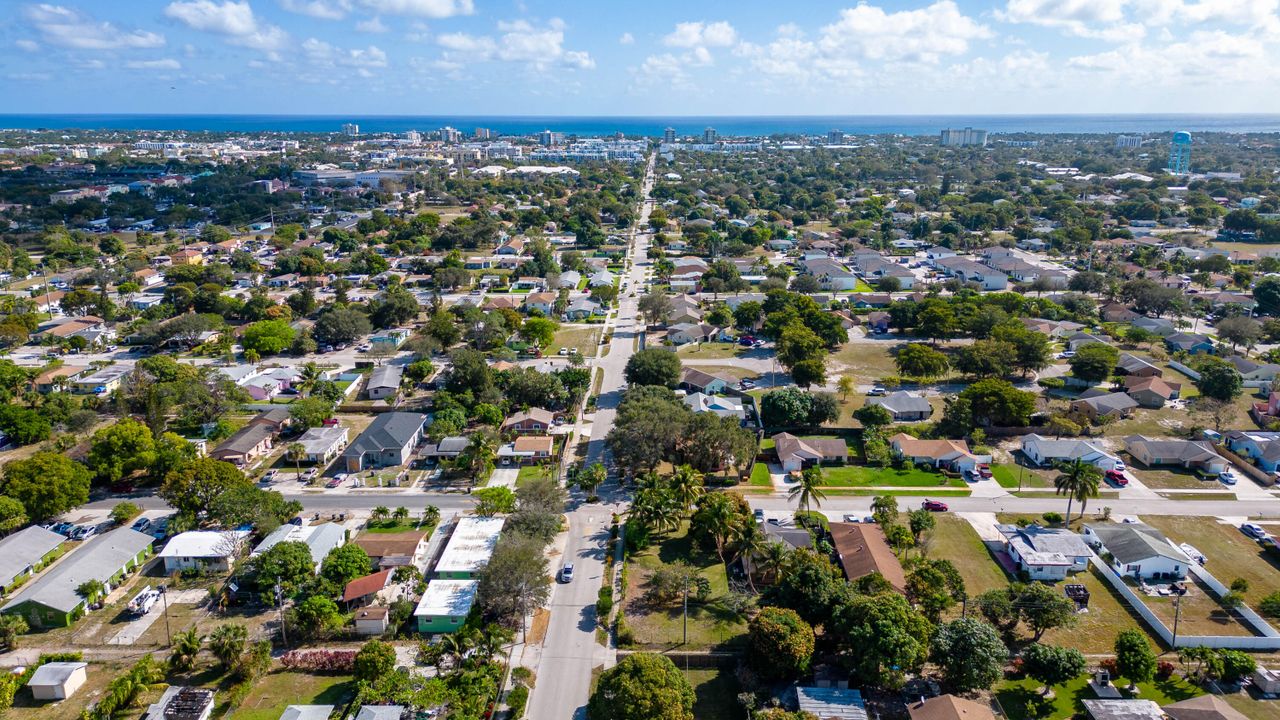 Active With Contract: $220,000 (5 beds, 2 baths, 1274 Square Feet)