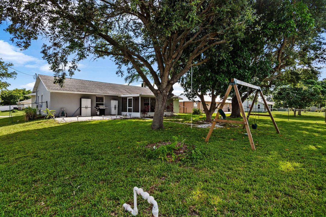 Active With Contract: $340,000 (3 beds, 2 baths, 1297 Square Feet)