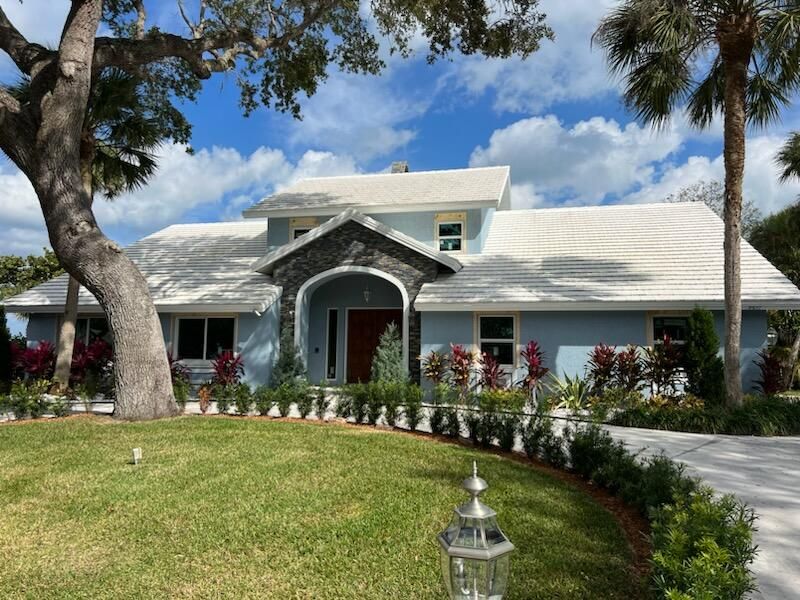 Recently Sold: $4,050,000 (5 beds, 4 baths, 4112 Square Feet)
